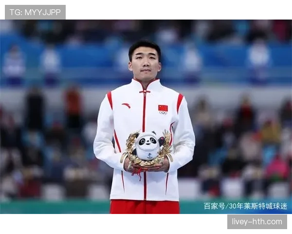 高亭宇比赛场外一顿操作，普通球迷彻底懵圈，谁能跟上他的日常节奏？