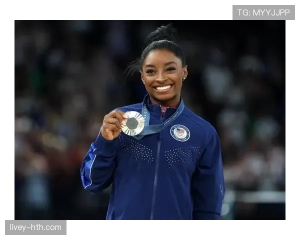 西蒙·拜尔斯训练一天吃五顿，教练说她胃是无底洞